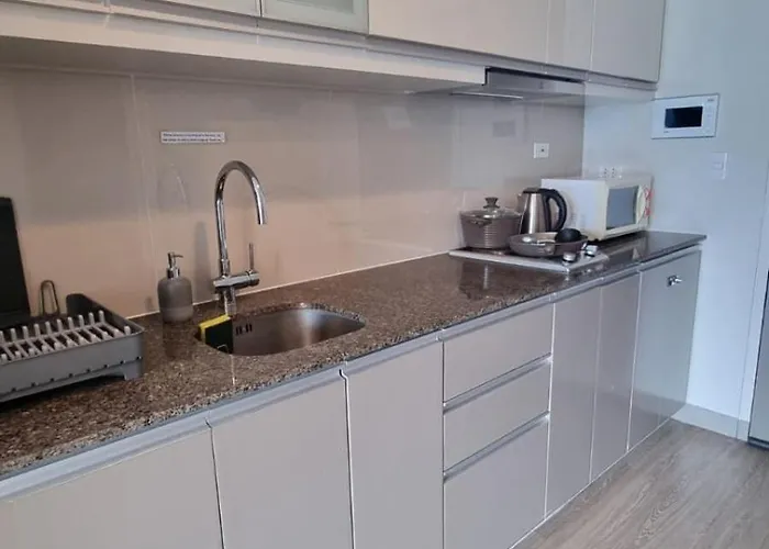 Calming 1-br Fast Wifi Uptown Bgc Stunning Views * Manila